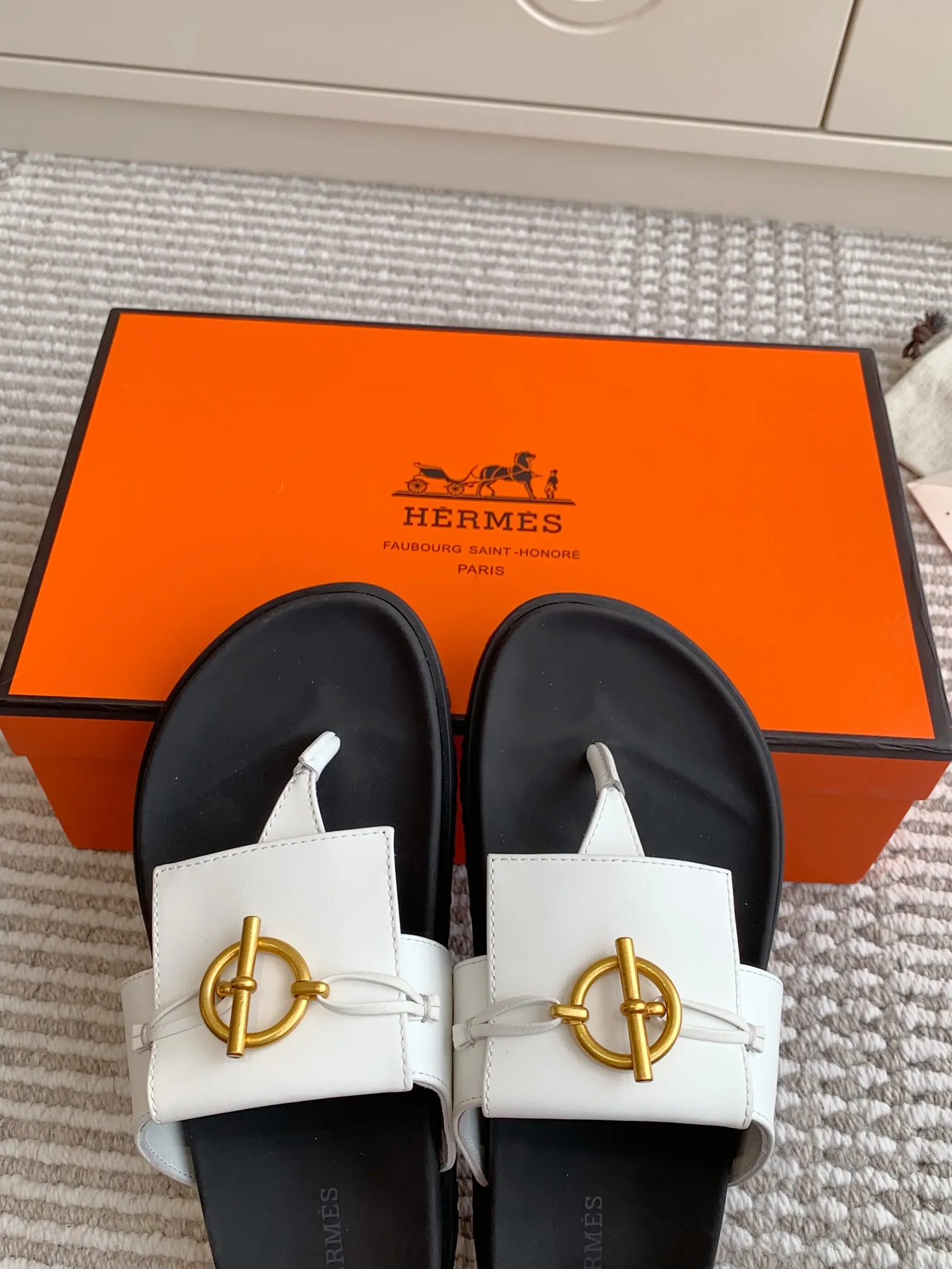 👟👟Ex-factory price 480👟👟 Hermes 〰️H chypre series Kelly buckle slippers Quality Upper: imported calfskin/palmprint cowhide/imported cowhide Foot pads imported silk cowhide, original molded outsole Female size: 35-42